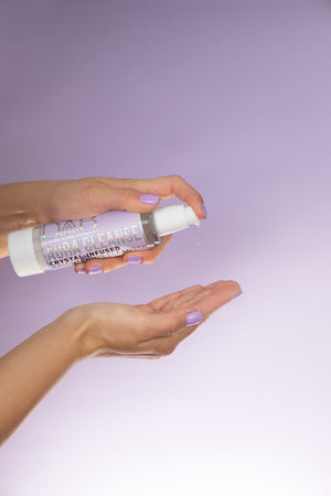 AURA CLEANSE Gentle Crystal-Infused Cleanser with Niacinamide